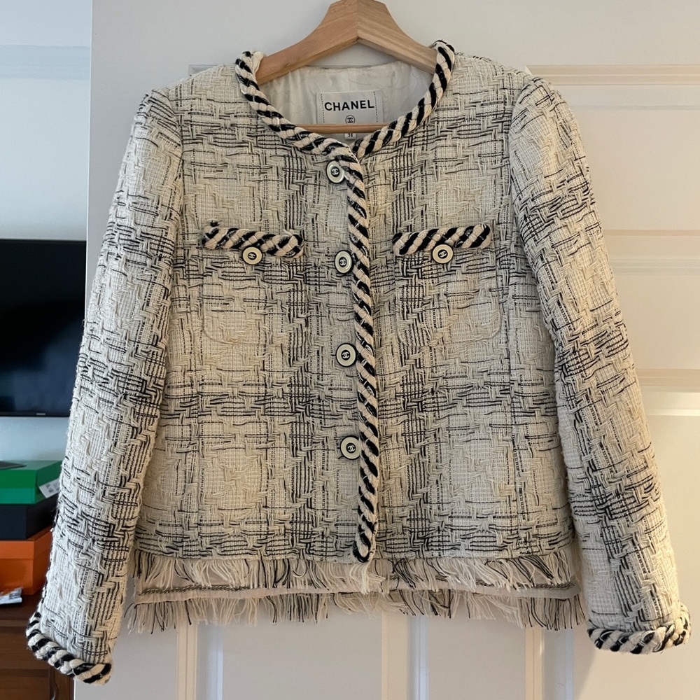 Chanel 2018 tweed pattern jacket blazer white beige black fringe logo buttons